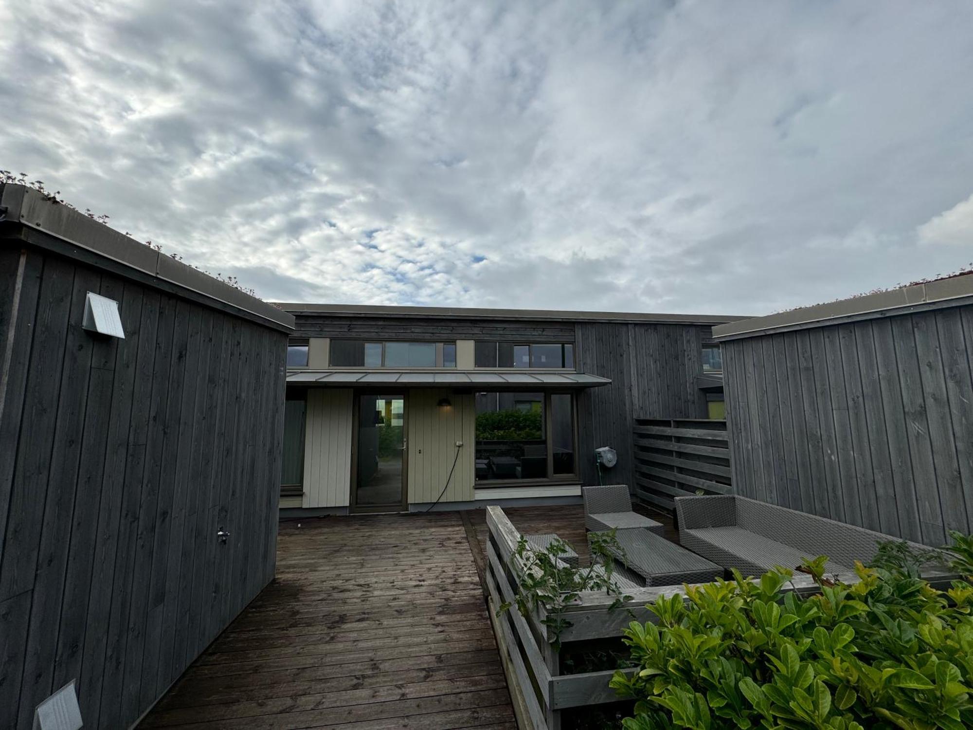Terraced House With Carport And Sunny Outdoor Areas - 7 Min From Ons Stavanger